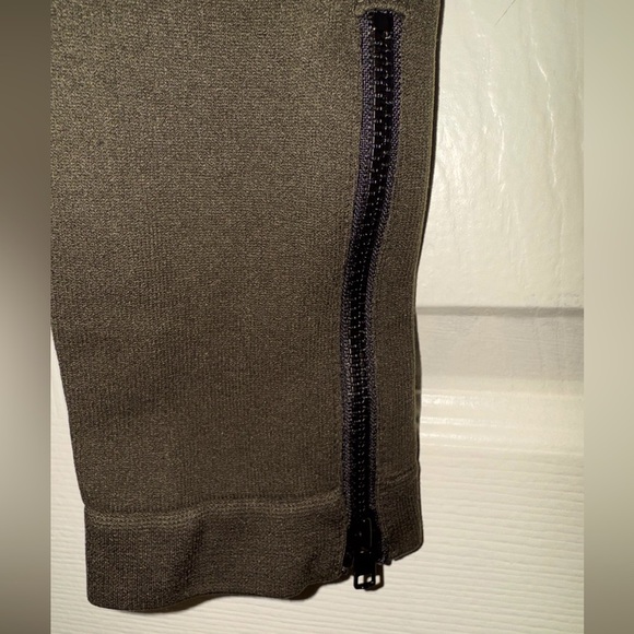 Olive Green High-Waisted Spanx Leggings with zipper ankles. Size Medium VGUC - Picture 2 of 9